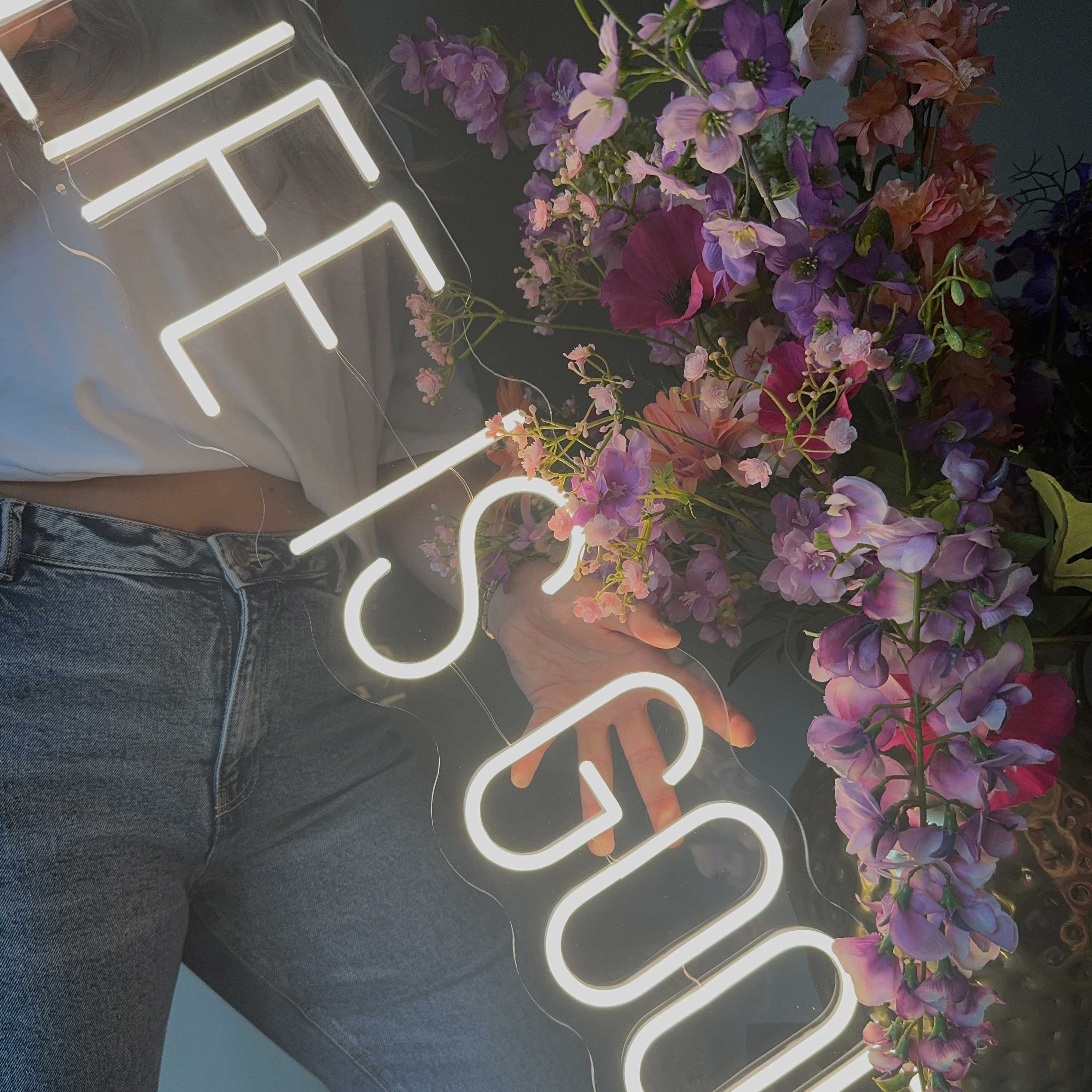 Neonskylt Life is good