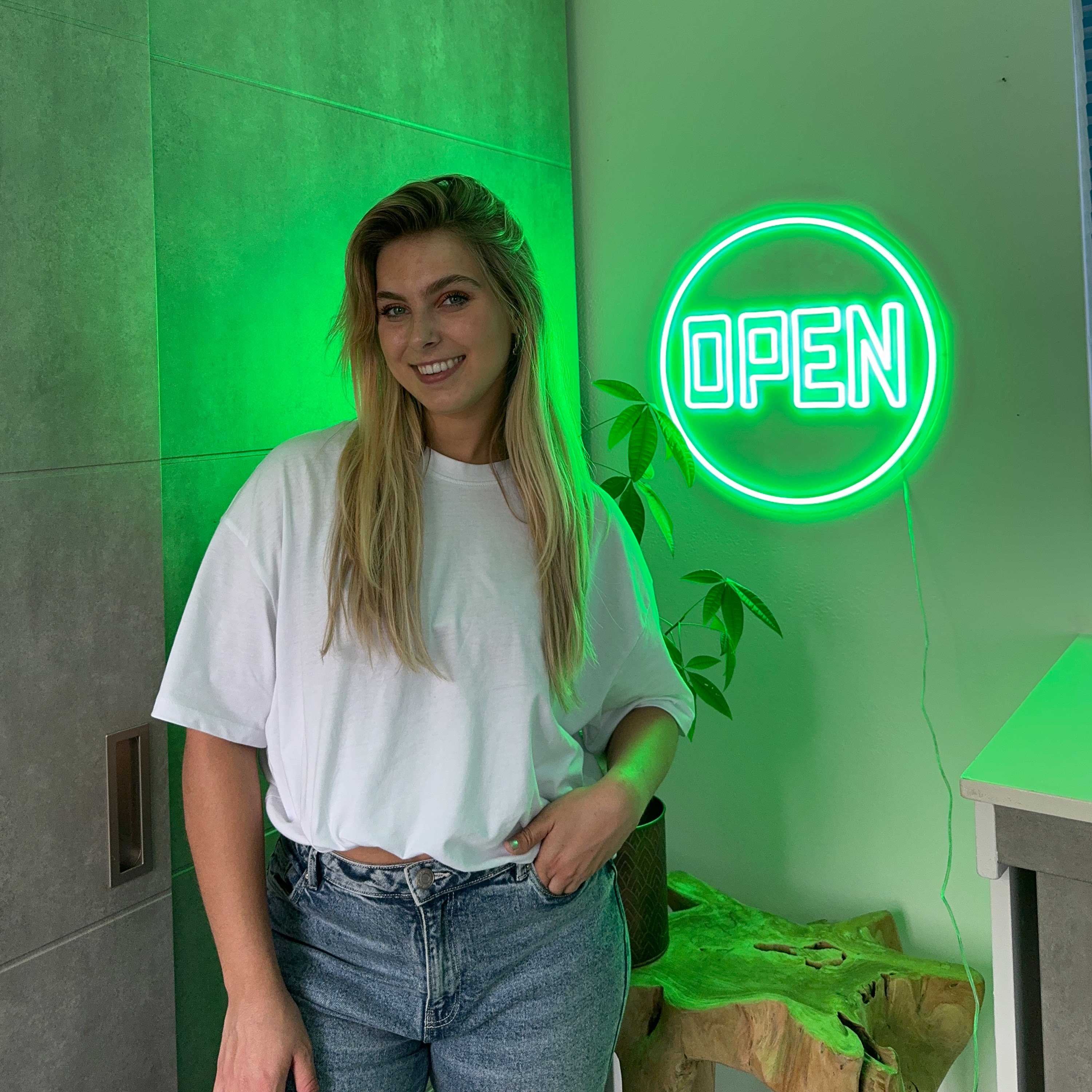 Neonskylt Open