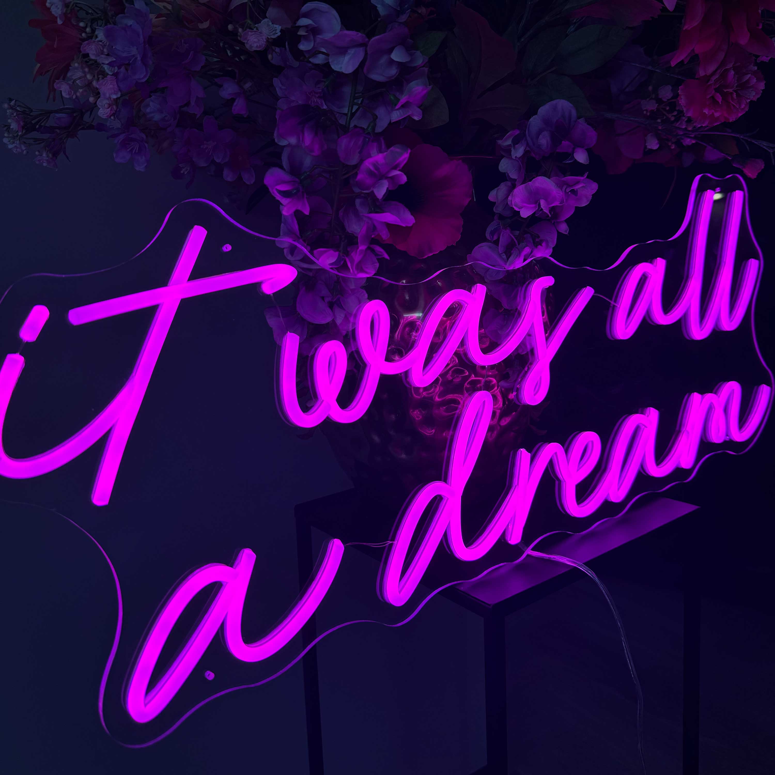 Neonskylt It was all a dream