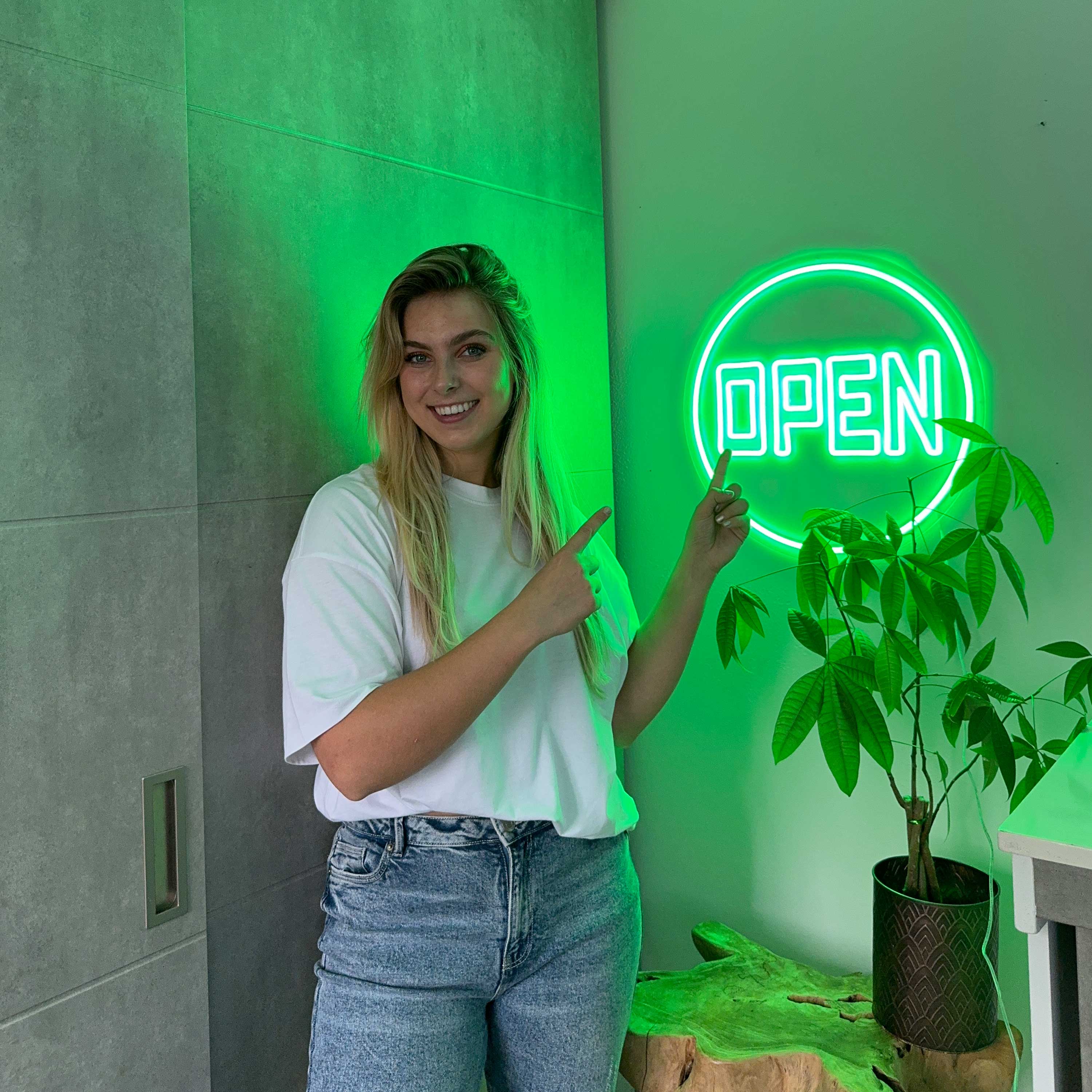 Neonskylt Open